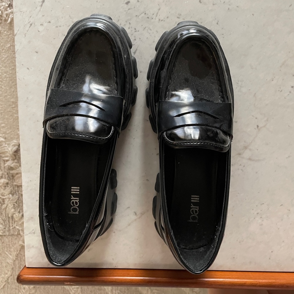 On trend chunky penny loafer black patent leather LOOK very 90s!
